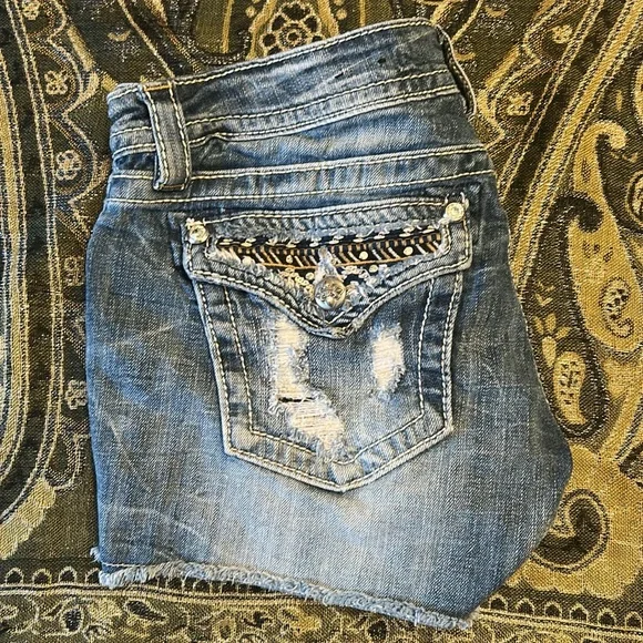Miss Me 30 NWOT Signature Blue Distressed Denim Shorts - Picture 11 of 16